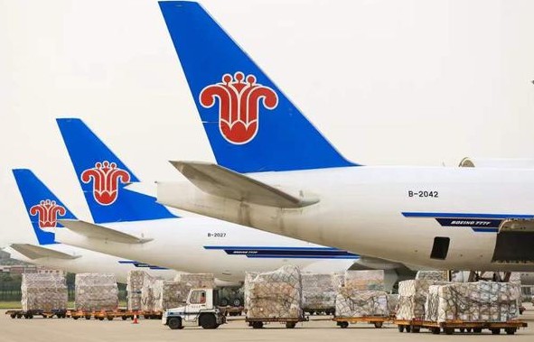 体积重量是由空运承运人所发明的,广泛被各大航空公司所应用 体积重量是由空运承运人所发明的,广泛被各大航空公司所应用